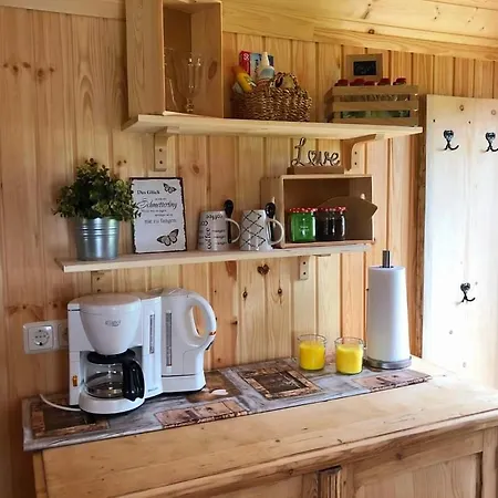 Campsite Bauwagen Refugium Bertsdorf-Hoernitz