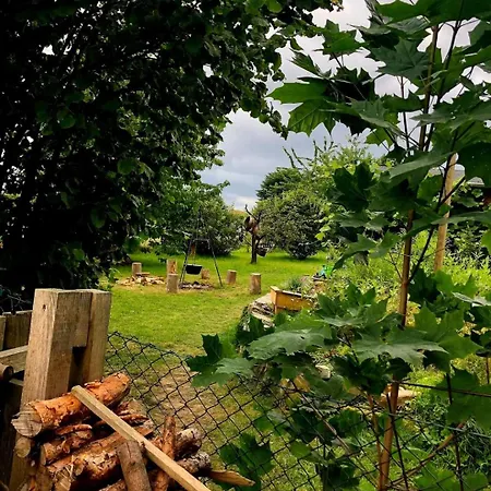 Campsite Bauwagen Refugium Bertsdorf-Hoernitz